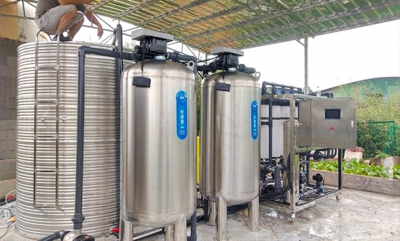 處理量每小時8噸超濾設(shè)備，解決河水渾濁、雜質(zhì)多、色度、氣味、細菌含量超標